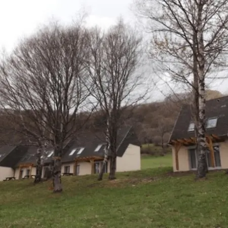 15 4-6 Personnes Puy Mary Ideal Pour Randonnees Et Vtt Le Claux