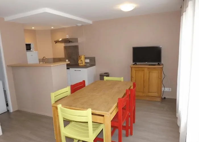 15 4-6 Personnes Puy Mary Ideal Pour Randonnees Et Vtt Le Claux